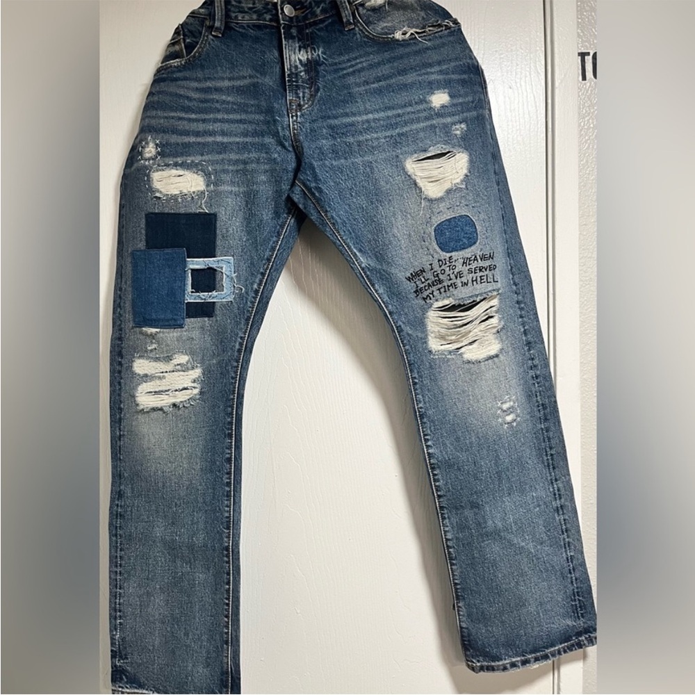 CULT OF INDIVIDUALITY Distressed Blue Denim Jeans with Text Design